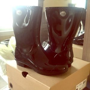 NWB Black Ugg Rain Boots with Box 🌈💙
